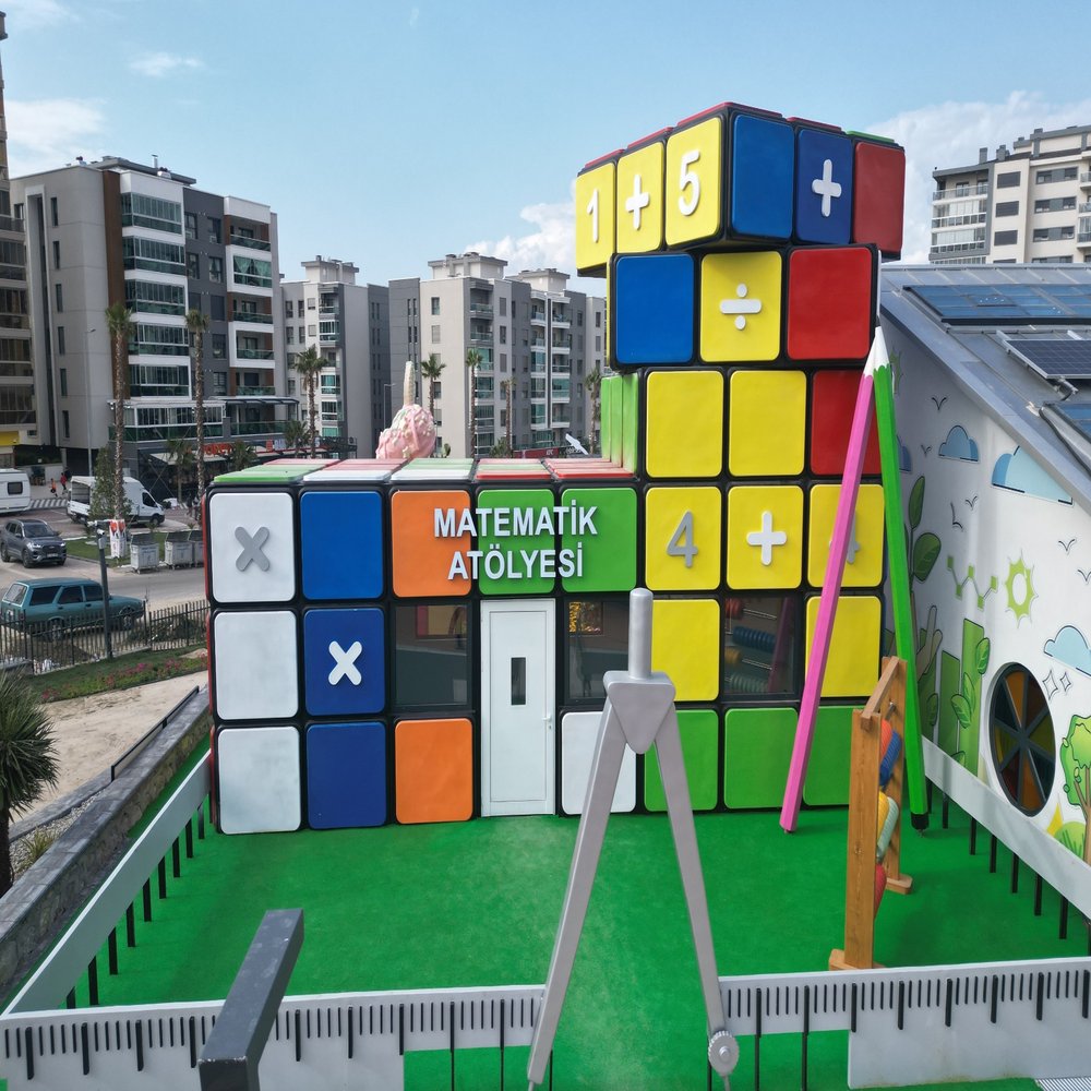 Village de Jeux pour Enfants de Menemen